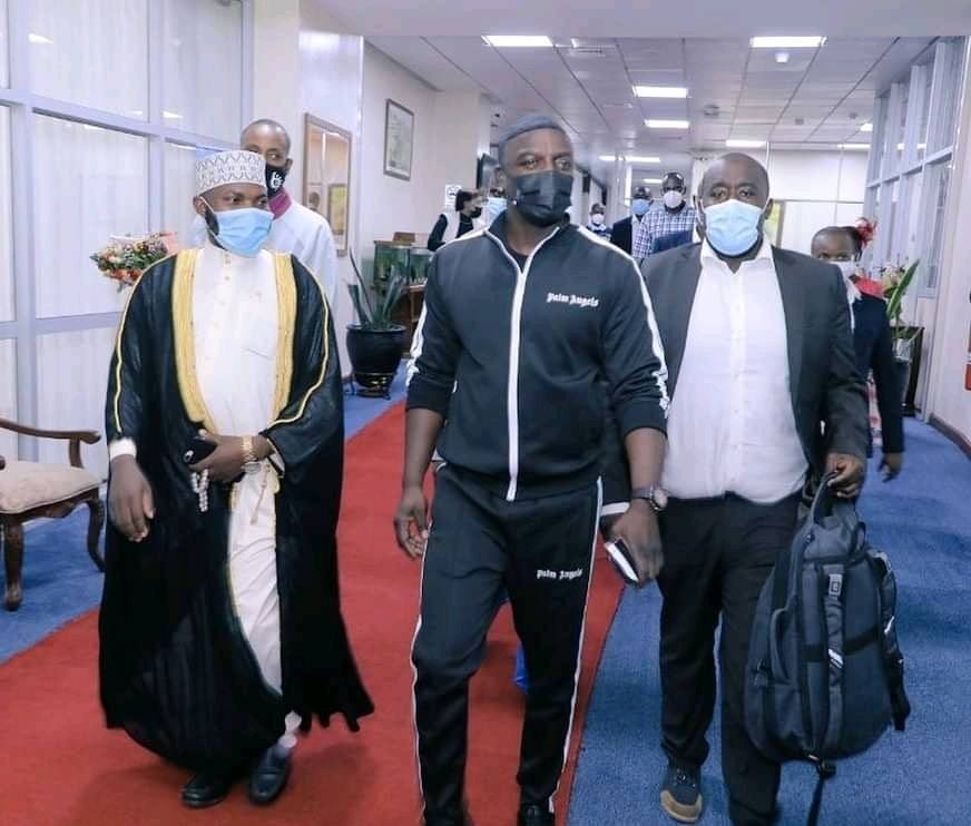Akon arrives in Uganda