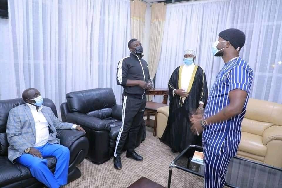 Akon arrives in Uganda 