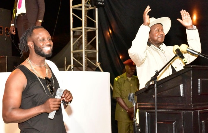 Bebe Cool and President Museveni at his (Bebe) concert in August 2018