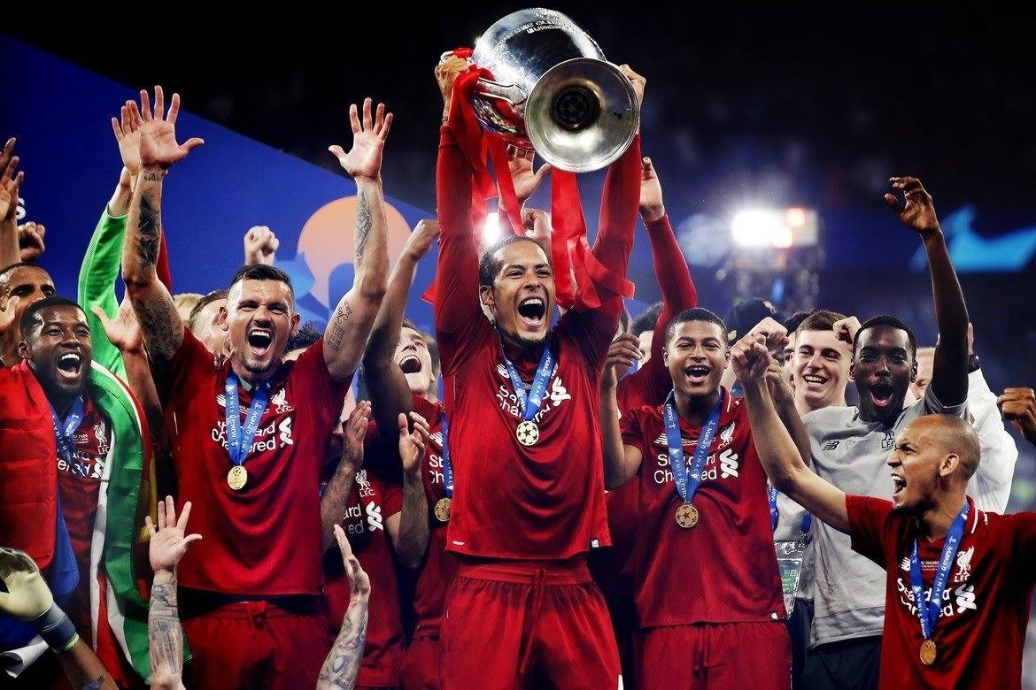 A happy Liverpool team lifts the Champions League trophy last year (2019) 