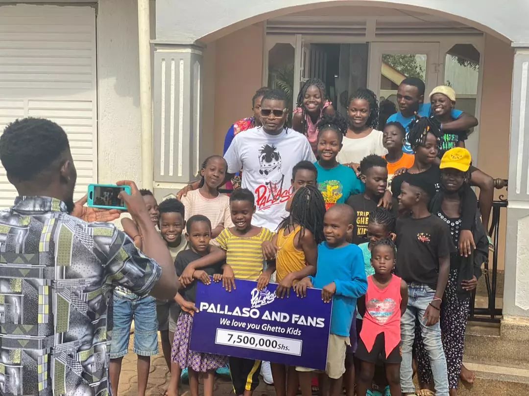Pallaso Gives Back To Fans.