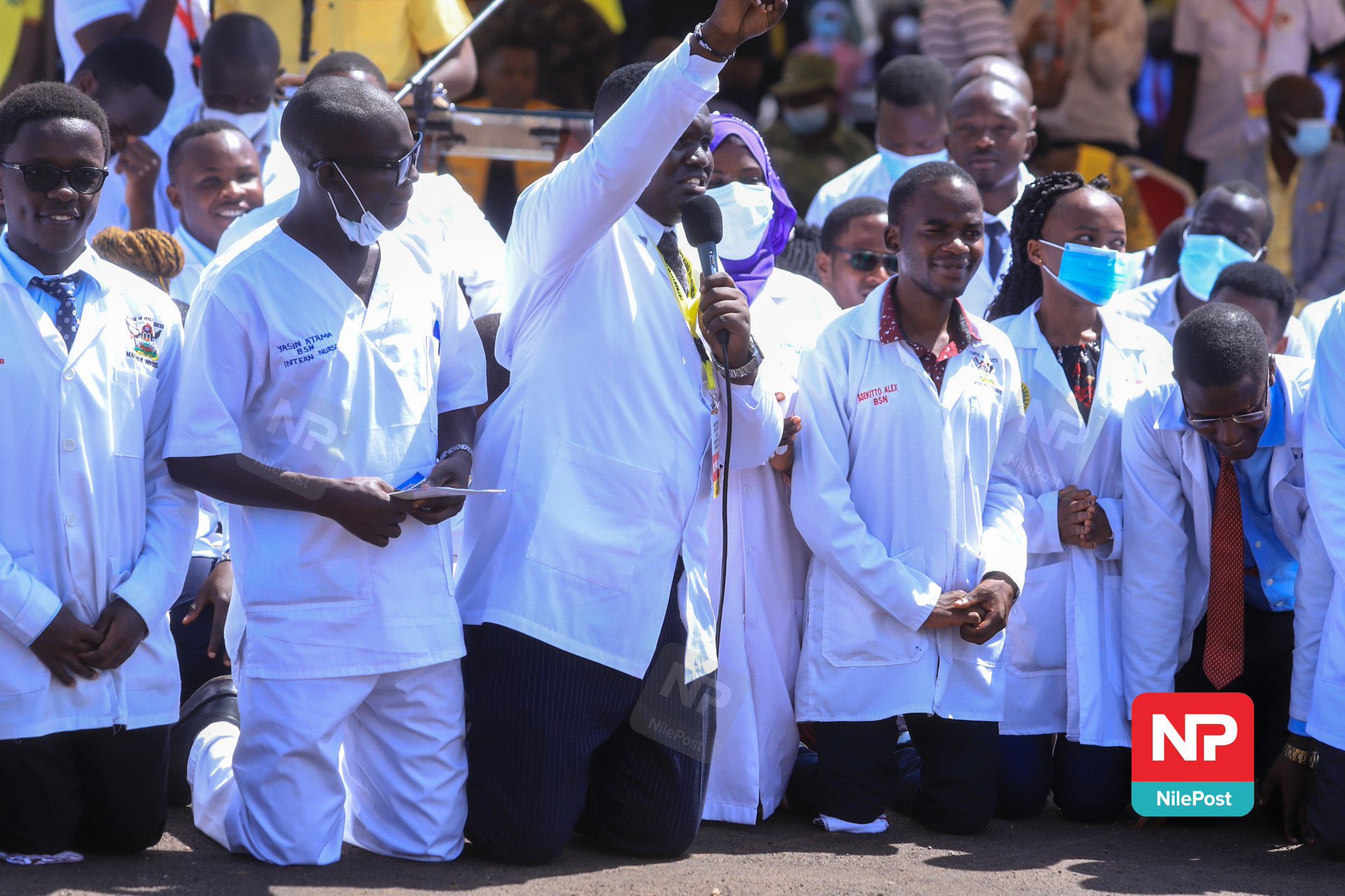 Uganda Medical Association (UMA) Executive distances self from Dr Oledo's act of Kneeling ad endorsing Museveni!