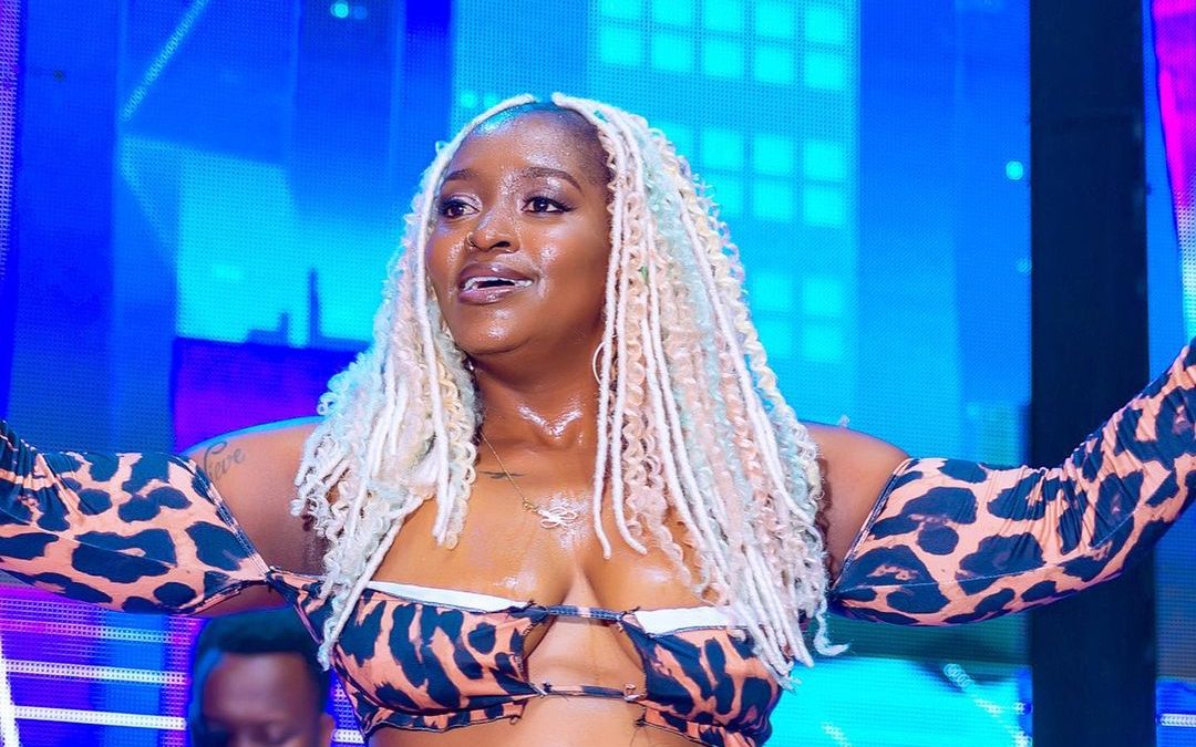 Singer Winnie Nwagi chased off stage with bottles after disciplining perverted fan.