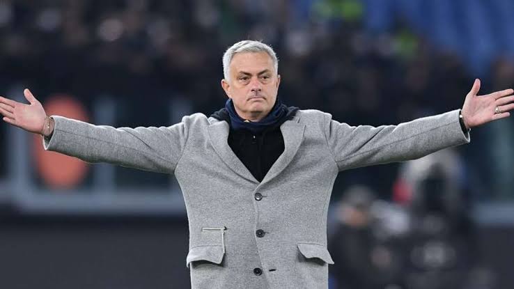 Jose Mourinho unveiled as Fenerbache manager