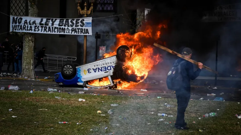 Buenos Aires Rocked by Clashes Over Milei Reforms